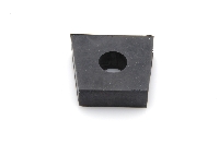 Bakskjerm montasjegummi, firkantet/trapesium, på innside av bracket (C042)